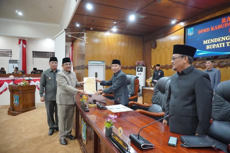 Bupati Tanjab Barat Sampaikan Visi Pembangunan 2025–2030 di Rapat Paripurna DPRD