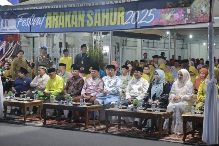 Bupati Tanjung Jabung Barat, Drs. H. Anwar Sadat, M.Ag, Secara Resmi Membuka Festival Arakan Sahur Dalam Rangka Menyambut Ramadan 1446 H Tahun 2025