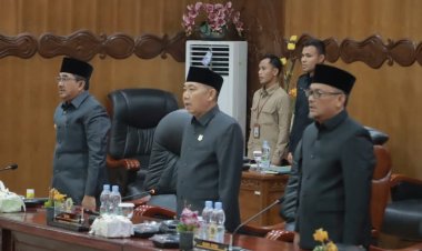 Bupati Tanjab Barat Hadiri Paripurna DPRD, Sampaikan Tanggapan atas LKPJ 2024 dan Dorong Sinergi Eksekutif-Legislatif