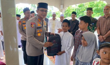 Kapolres Aceh Utara Beri Santunan untuk Dhuafa dan Anak Yatim di Paya Bakong