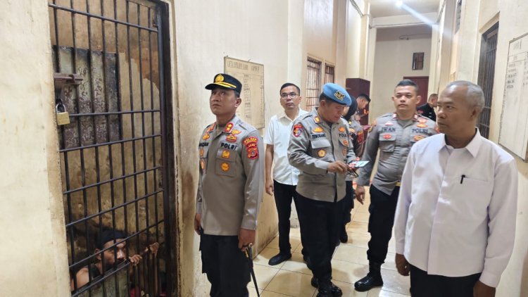 Kapolres Lhokseumawe Tinjau Ruang Tahanan, Ajak Tahanan Perbanyak Ibadah dan Introspeksi Diri