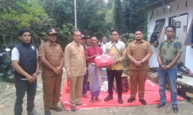 Wakil Walikota Langsa Serahkan Bantuan Masa Panik Korban Kebakaran Gampong Suka Jadi Makmur