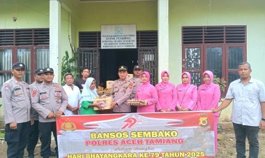 Sambut HUT Bhayangkara ke-79, Kapolsek Bendahara Salurkan Bansos