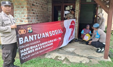 Jelang Hari Bhayangkara ke 79 , Kapolsek Baradatu dan Anggota Salurkan Puluhan Paket Sembako   