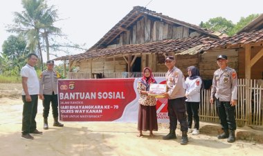 Jelang Hari Bhayangkara ke 79, Polsek Bumi Agung Bagikan Bansos Kepada Warga