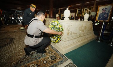 Rangkaian Hari Bhayangkara ke-79, Kapolri Ziarah ke Makam Presiden RI ke-2 Soeharto