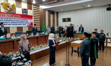 Ketua DPRK Langsa Melvita Sari Lantik PAW Ismail