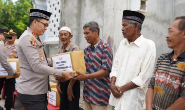 Kapolres Pidie Salurkan Bantuan Sembako kepada Warga Kurang Mampu 