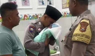Bayi Laki-laki Bertali Pusar Ditemukan di Persawahan Sampang, Polisi Langsung Evakuasi