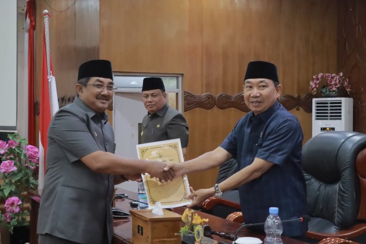 Bupati Anwar Sadat Sampaikan Nota Pengantar Raperda RPJMD 2025–2029 dalam Rapat Paripurna DPRD Tanjab Barat