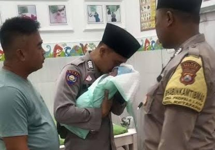 Bayi Laki-laki Bertali Pusar Ditemukan di Persawahan Sampang, Polisi Langsung Evakuasi
