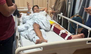 Tragis! Atlet Futsal OKU Patah Kaki Ditendang Keras Pemain Palembang Deskripsi: Dani Runaba mengalami cedera parah saat bertanding melawan tim Palembang. Masyarakat OKU mengecam keras tindakan tidak sportif ini