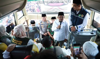 Bupati Anwar Sadat Sambut Haru Kepulangan Jamaah Haji Kloter 19 Tanjab Barat