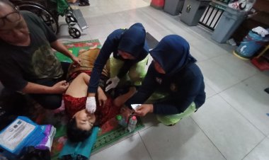 Polisi Hadir untuk Menyembuhkan: Sentuhan Kemanusiaan di Tengah Banjir Jakarta Timur