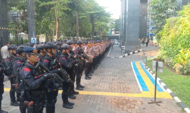 Brimob Polda Metro Jaya Amankan Sidang Harun Masiku di Pengadilan Negeri Jakarta Pusat Berjalan Kondusif.