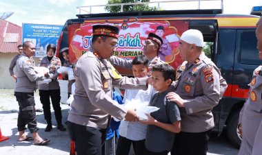 Peduli Sesama, Polres Bener Meriah Bagikan Nasi Kotak dalam Kegiatan Jumat Berkah
