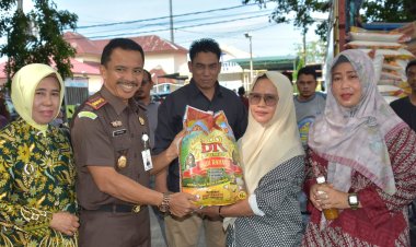 Kejari Bersama Pemko Langsa Gelar Pasar Murah dan Bazar UMKM Peringati HUT Kejaksaan RI Ke 80 dan Ikatan Adhyaksa Dharmakarini Ke 25