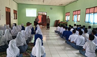 Hindari Bahaya Narkoba dan Judi Online, Satbinmas Polres Way Kanan Gelar Binluh di SMA Negeri 2