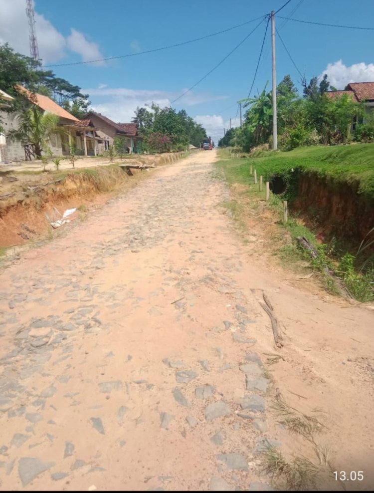 Pemerintah Kampung Makartitama Genjot Pembangunan Jalan Onderlah