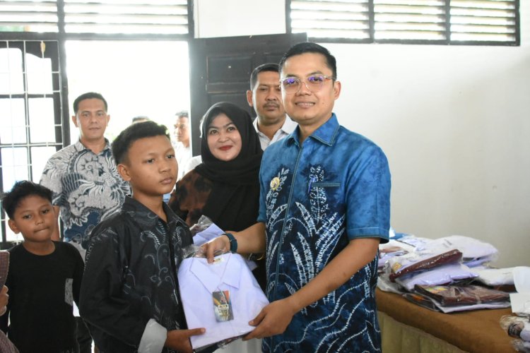 Pemko Langsa Bagikan 2.146 Seragam Sekolah Gratis Untuk Anak Yatim dan Fakir Miskin