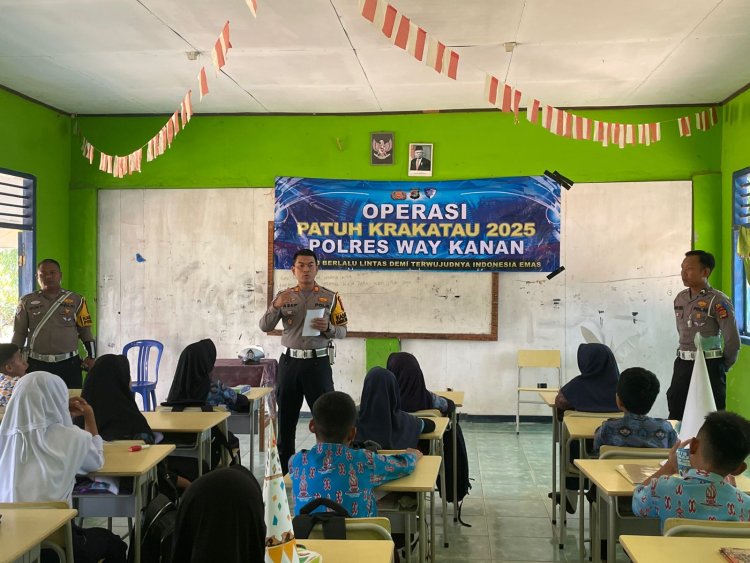 Operasi Patuh Krakatau 2025, Kasatlantas Tumbuhkan Kesadaran Berlalu Lintas di SMPN 5 Blambangan Umpu