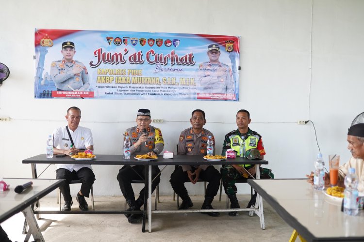 Kapolres Pidie Gelar "Jumat Curhat" di Kecamatan Peukan Baro, Ajak Warga Jaga Kamtibmas dan Tertib Lalu Lintas