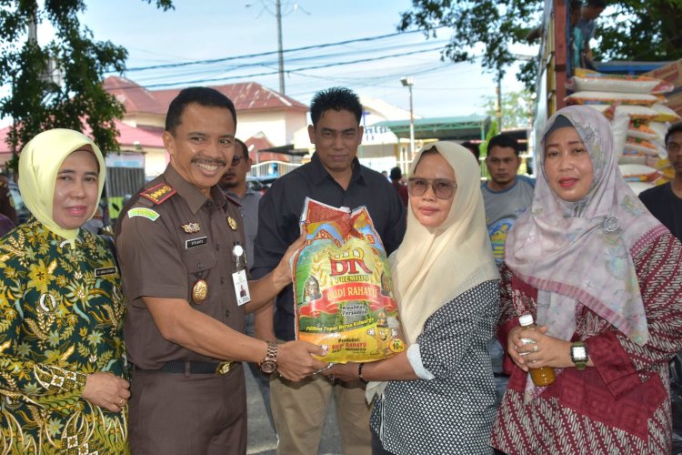 Kejari Bersama Pemko Langsa Gelar Pasar Murah dan Bazar UMKM Peringati HUT Kejaksaan RI Ke 80 dan Ikatan Adhyaksa Dharmakarini Ke 25
