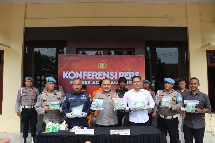 Polres Aceh Tamiang Gelar Konferensi Pers Ungkap Kasus 6,2 Kg Sabu