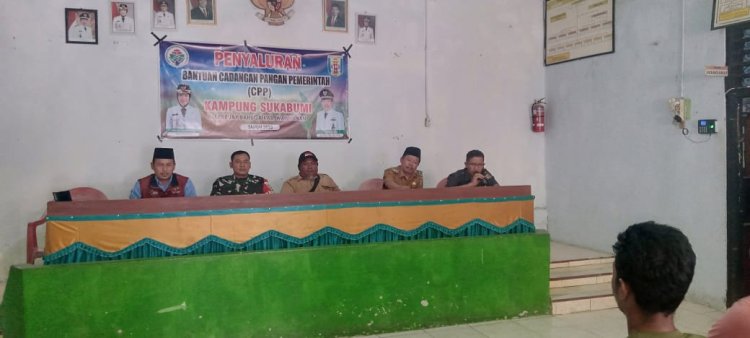 Pemkam sukabumi kecamatan buay bahuga,salurkan beras cpp sebanyak 196 kpm.