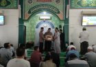 Kapolres Metro Bekasi Salurkan 25 Mushaf Al-Qur’an di Masjid Raya At-Tauhid