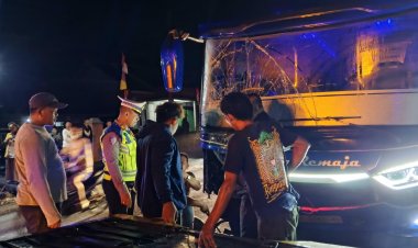 Kasatlantas Polres Way Kanan Datangi Laka Lantas Antara Bus dan Mini Bus Akibatkan Korban Luka di Baradatu