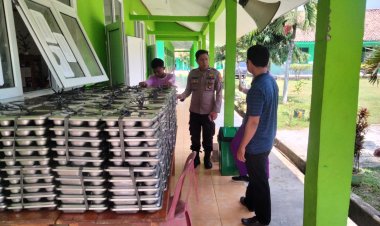 Polisi Monitoring Pembagian MBG Kepada Pelajar Paud Hingga SMA di Way Tuba