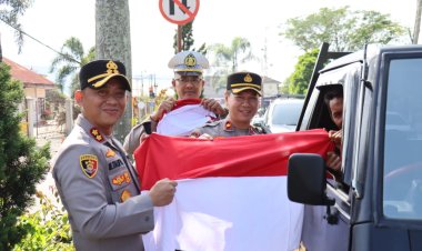 Polres Aceh Tengah dan Bhayangkari Bagikan Bendera Merah Putih Gratis Sambut HUT RI ke-80
