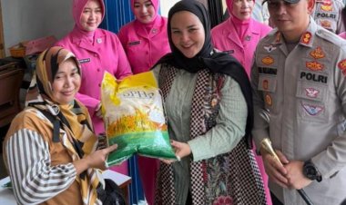 Polres Cirebon Kota dan Bulog Salurkan Beras Murah untuk Masyarakat