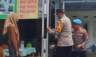 Sambut HUT RI ke-80, Kapolres Way Kanan Turun Langsung Bagikan Bendera Merah Putih