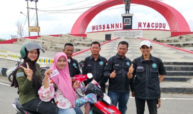 Sambut HUT RI ke 80 DPC Y-GANN Way Kanan Bagikan Bendera dan Stiker Edukasi anti narkoba 