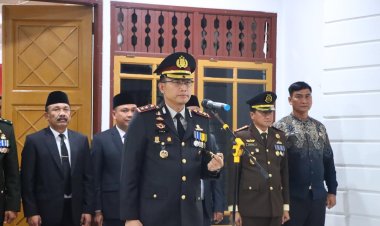 Kapolres Pidie Pimpin Upacara Taptu dan Lepas Pawai Obor HUT ke-80 RI