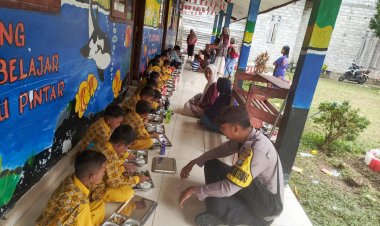 Kapolsek Monitoring Pembagian MBG Kepada Pelajar di Negeri Besar