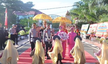 Tiba di Polda Aceh, Brigjen Marzuki Ali Basyah Disambut Tarian Ranup Lampuan