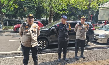 Kompi 3 Batalyon D Pelopor Sat Brimob Polda Metro Jaya Amankan dan Sterilisasi Pagelaran Wayang Sabang Merauke 2025 di Indonesia Arena