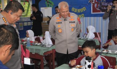 Polda Kalsel Grand Opening SPPG, Bagikan Makan Bergizi Gratis untuk 1.700 Anak