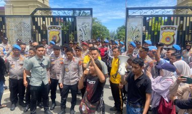 Kapolda Aceh Temui Pendemo: Terima Kasih Sudah Sampaikan Aspirasi dengan Tertib