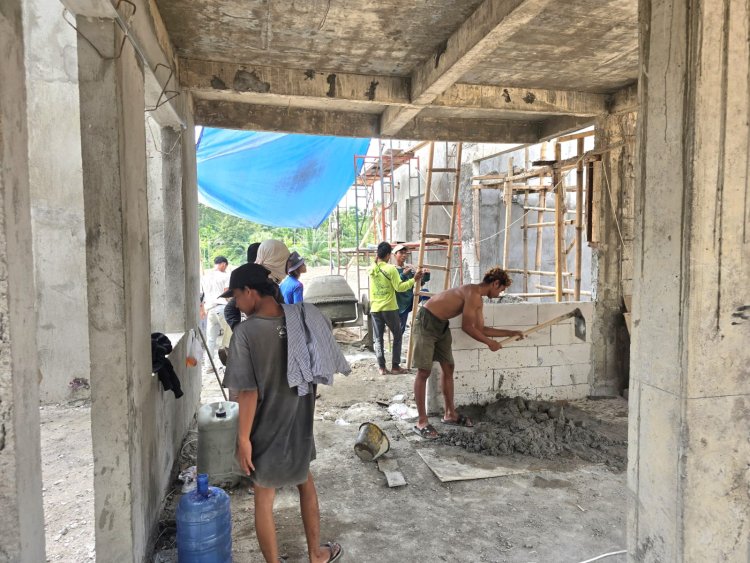 Proyek Puluhan Miliar di Kompi Senapan C Yonif 111 Aceh Timur di Kerjakan oleh PT. Iswara Hadi Engineering Abaikan Keselamatan Pekerja