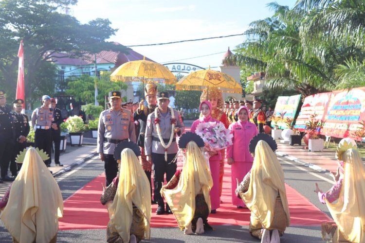 Tiba di Polda Aceh, Brigjen Marzuki Ali Basyah Disambut Tarian Ranup Lampuan