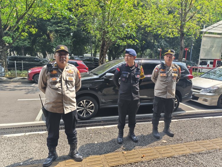 Kompi 3 Batalyon D Pelopor Sat Brimob Polda Metro Jaya Amankan dan Sterilisasi Pagelaran Wayang Sabang Merauke 2025 di Indonesia Arena