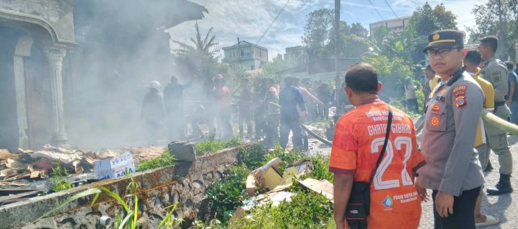 Polsek Bandar Sigap Tangani Kebakaran Rumah Warga di Pondok Baru