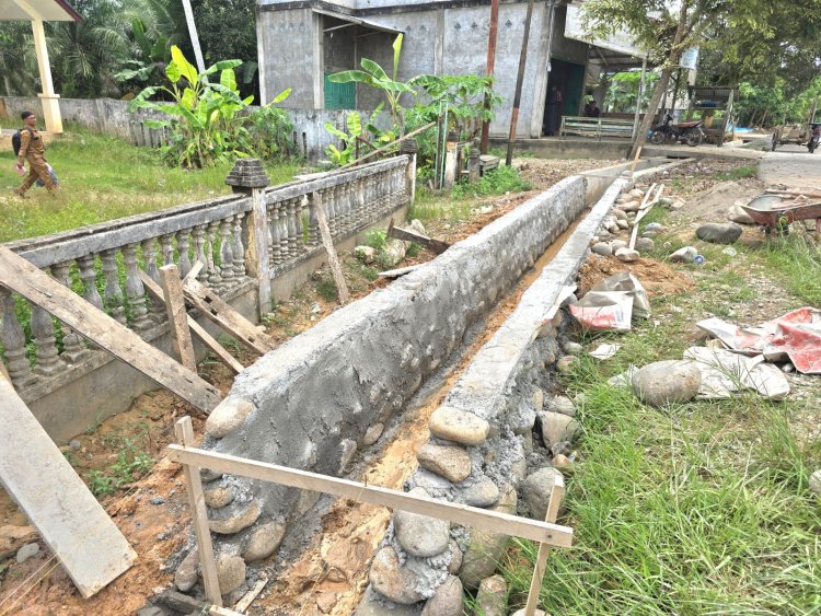 Proyek DD Gampong Mon Sukon Aceh Utara Tanpa Dilengkapi Adanya Papan Informasi Diduga Tak Sesuai Spesifikasi dan Berpotensi Korupsi