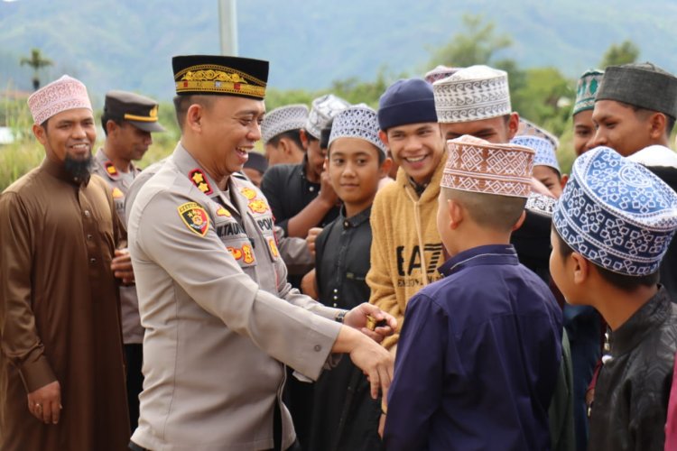 Cinta untuk Santri, Polres Aceh Tengah Tebar Kebaikan Lewat Sembako, Tali Asih, dan Pengobatan Gratis
