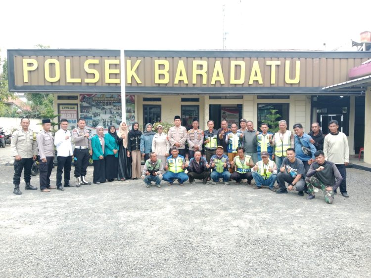Polisi bersama Pengemudi Ojek dan Mahasiswa Gelar Doa Bersama Untuk Affan Kurniawan di Way Kanan