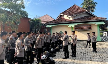 Sambut Aksi Damai di DPRD Way Kanan, Polisi Ajak Mahasiswa Bergandeng Tangan Jaga Kamtibmas